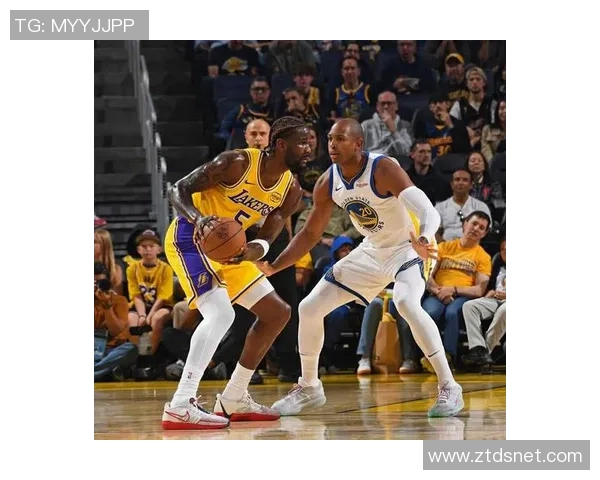 NBA-库里14分布朗尼5分5失误艾顿7+7 勇士轻取湖人